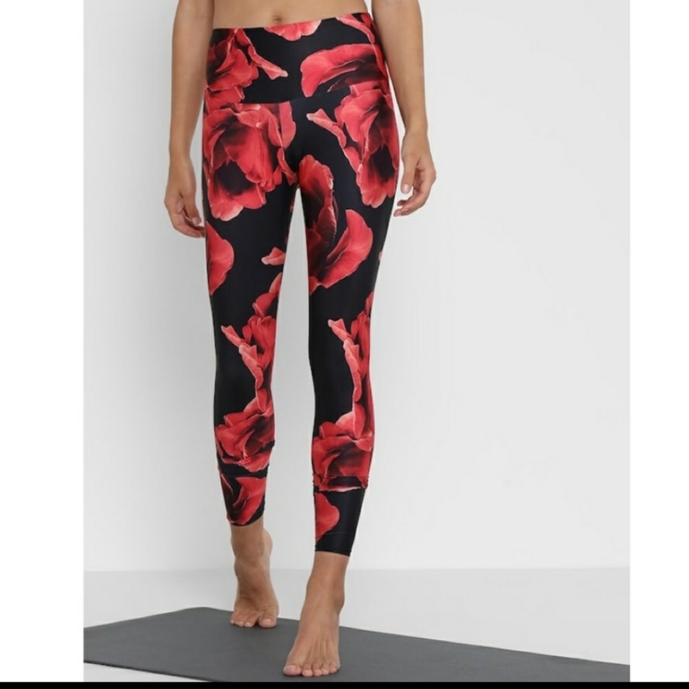 Pure Barre Onzie Volcanic Flower Legging